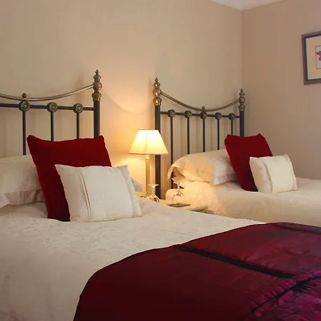 Tarn Hows Konukevi 4*